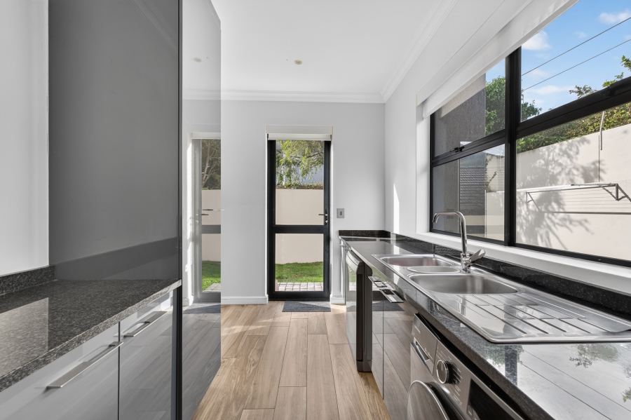 To Let 4 Bedroom Property for Rent in Camps Bay Western Cape